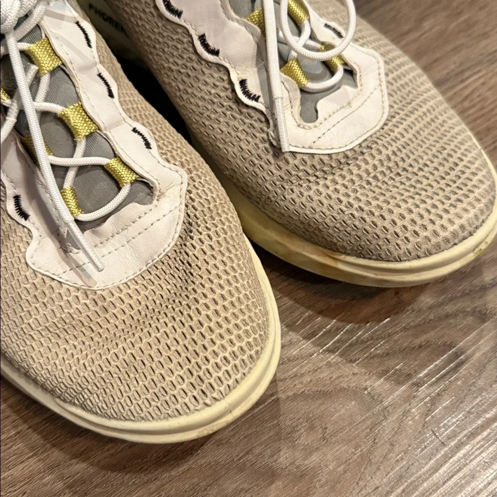 Ecco here pair